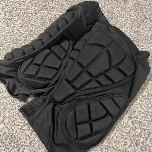 Modtaget Snowboarding Impact Padded Shorts og knæbeskyttelse fra kunde B****t